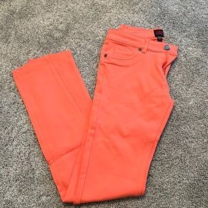 2b bebe coral salmon colored skinny jeggings